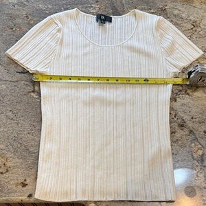 Banana Republic Cream Ribbed Short Sleeve Scoop Neck Top.